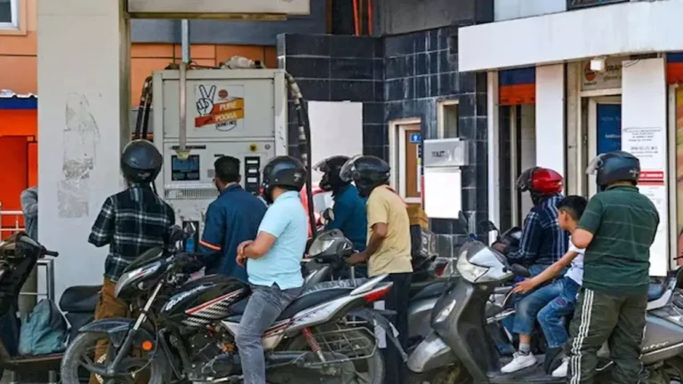 पेट्रोल पम्पों पर अवैध वसूली